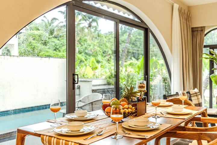Dining area image 1