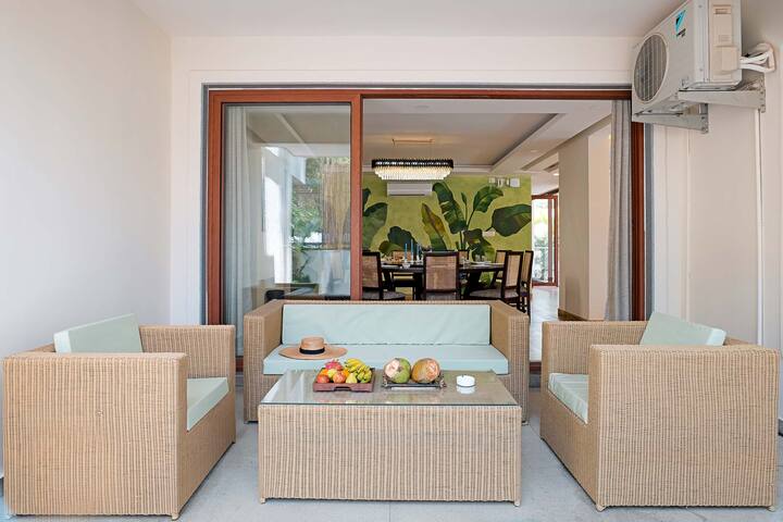 Living room image 5