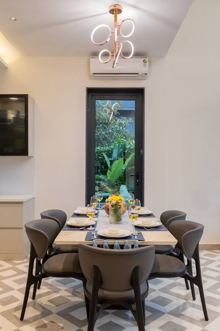 Dining area image 2