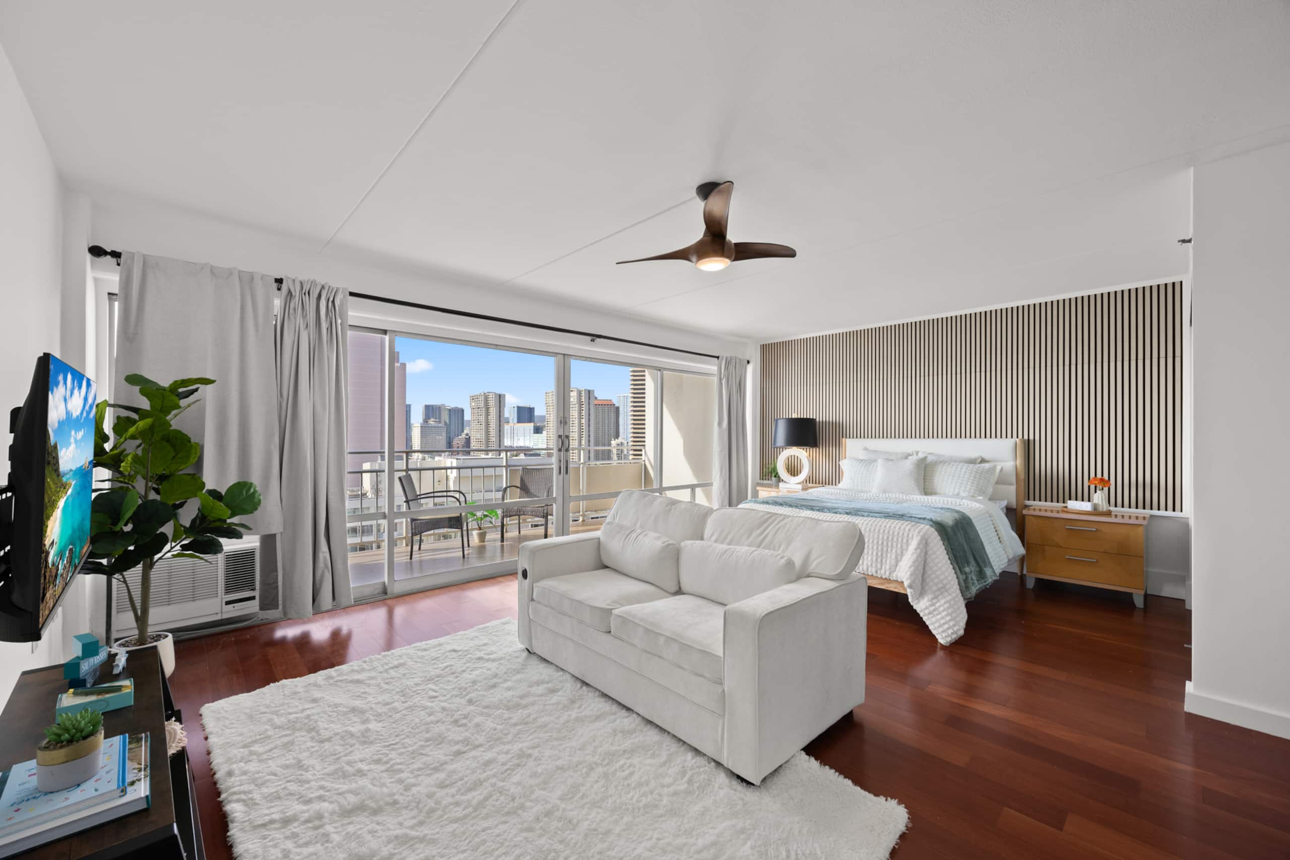 Luxury ocean view resort condo in Ilikai Hotel - Image 8
