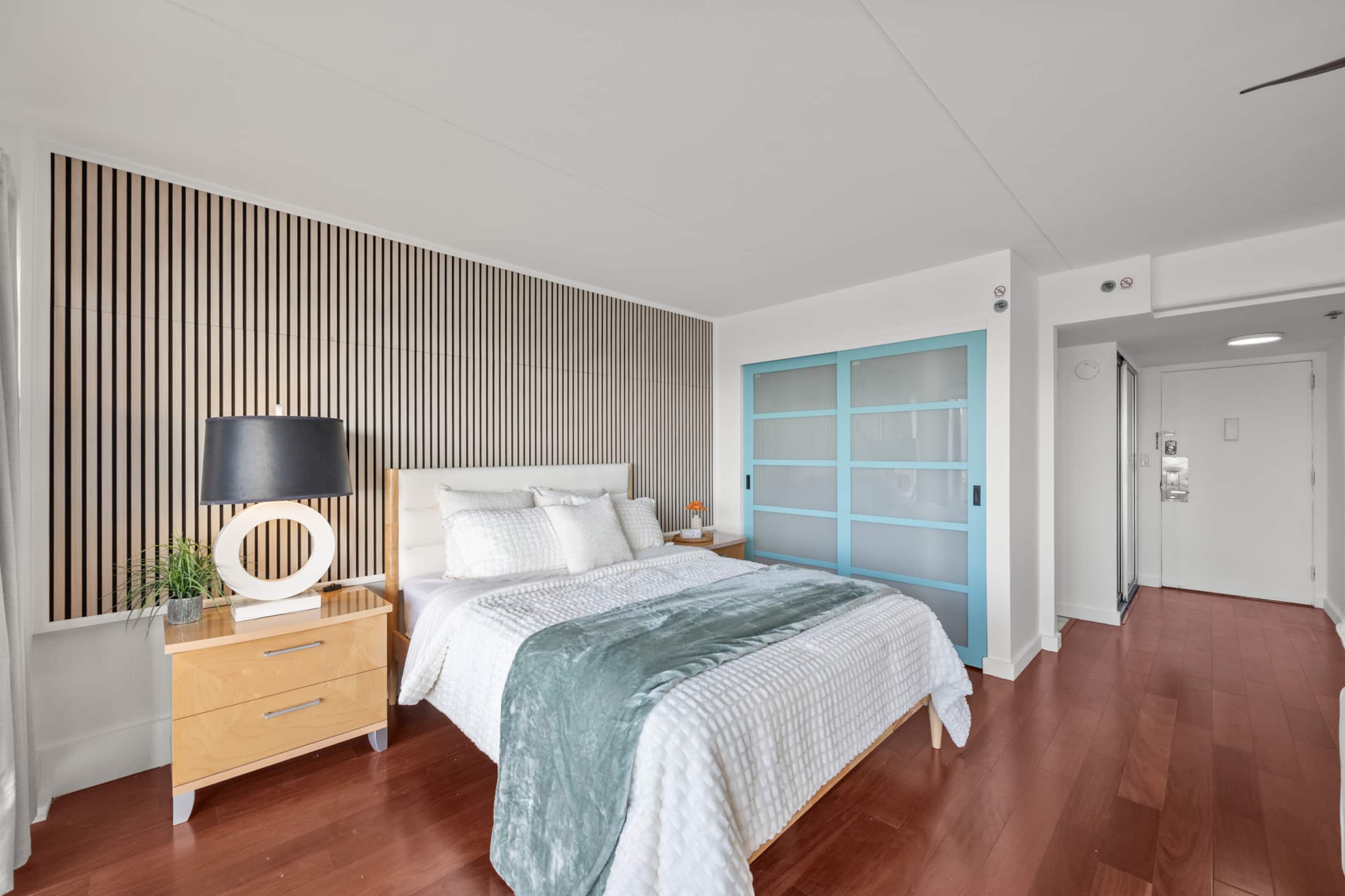 Luxury ocean view resort condo in Ilikai Hotel - Image 10
