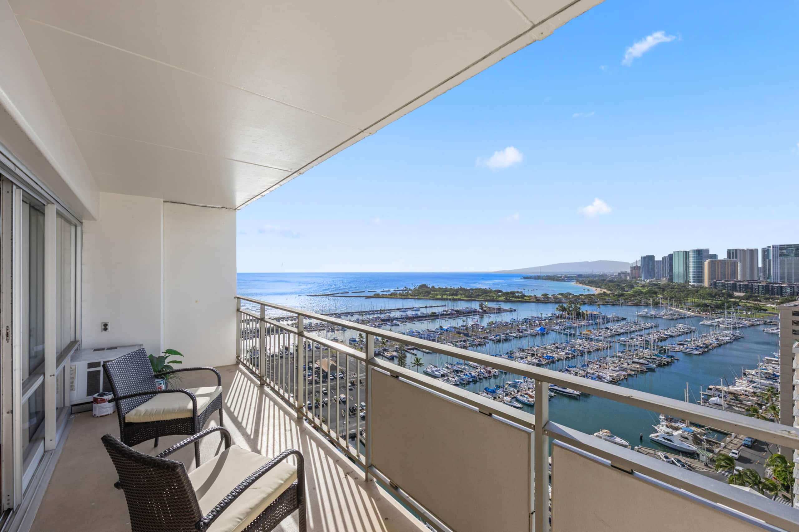 Luxury ocean view resort condo in Ilikai Hotel - Image 17