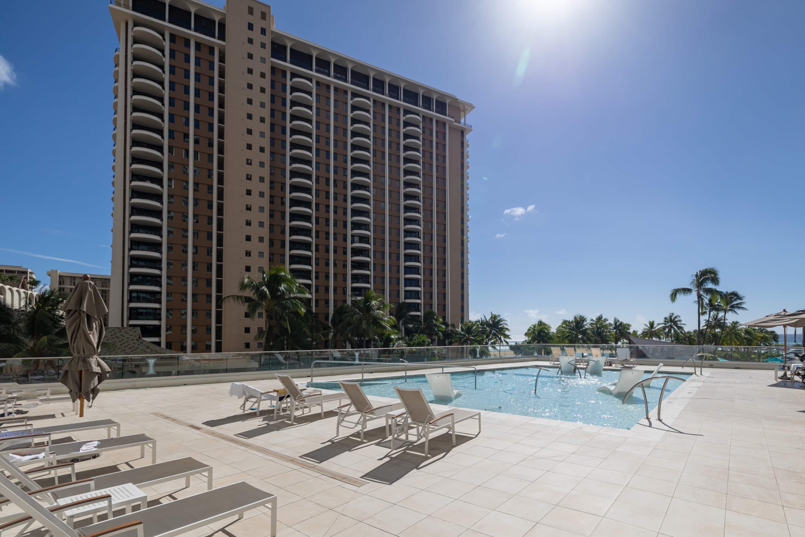 Luxury ocean view resort condo in Ilikai Hotel - Image 22