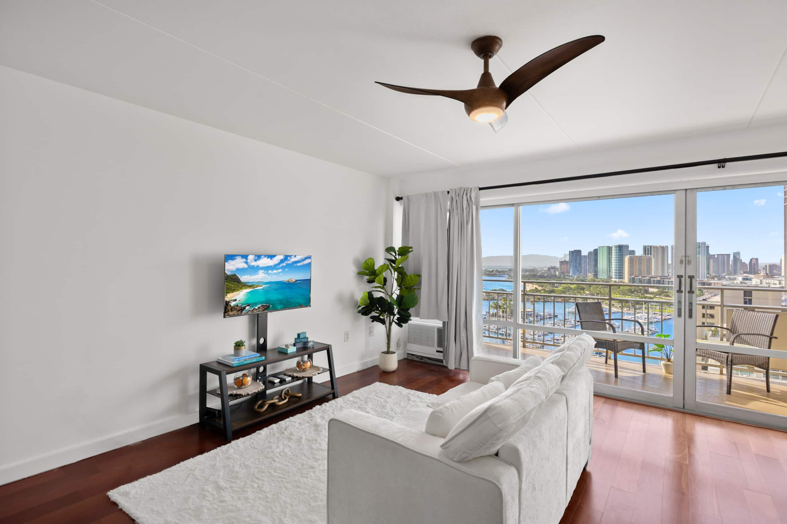 Luxury ocean view resort condo in Ilikai Hotel - Image 2