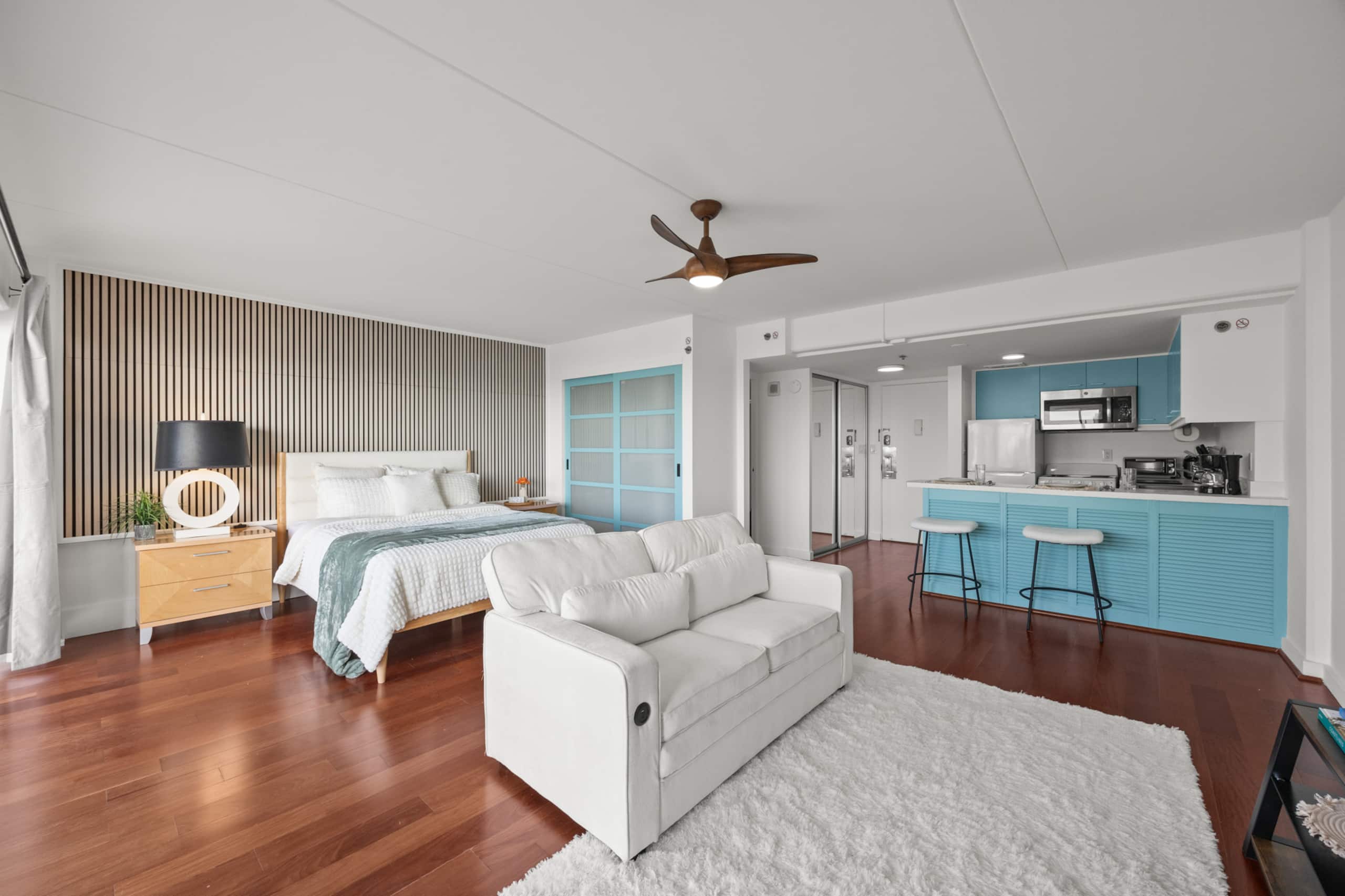 Luxury ocean view resort condo in Ilikai Hotel - Image 12