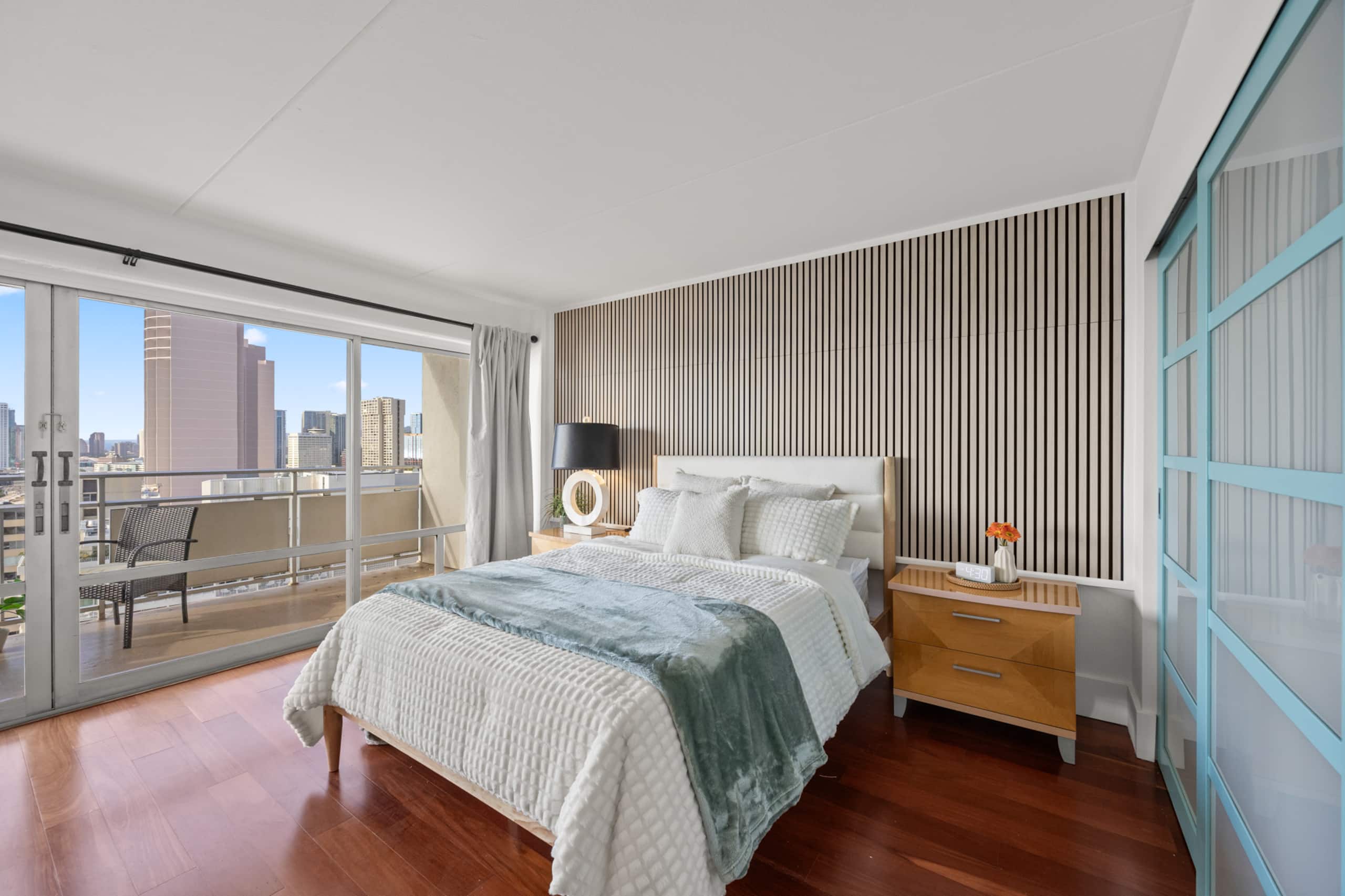Luxury ocean view resort condo in Ilikai Hotel - Image 9