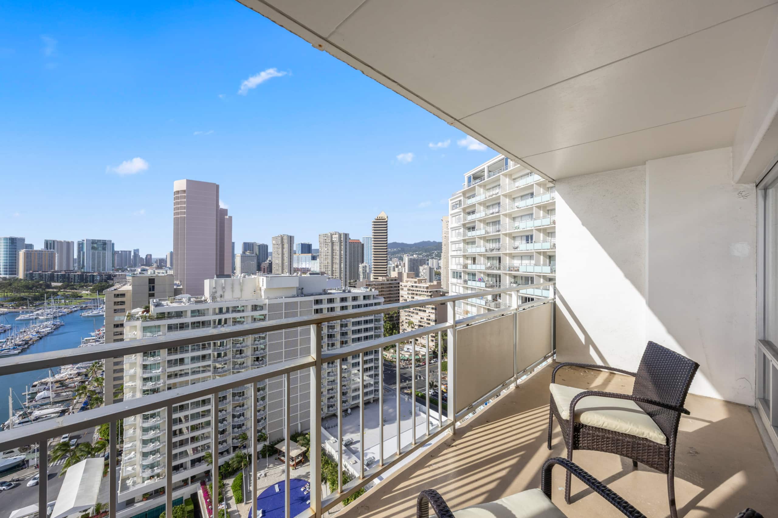 Luxury ocean view resort condo in Ilikai Hotel - Image 19