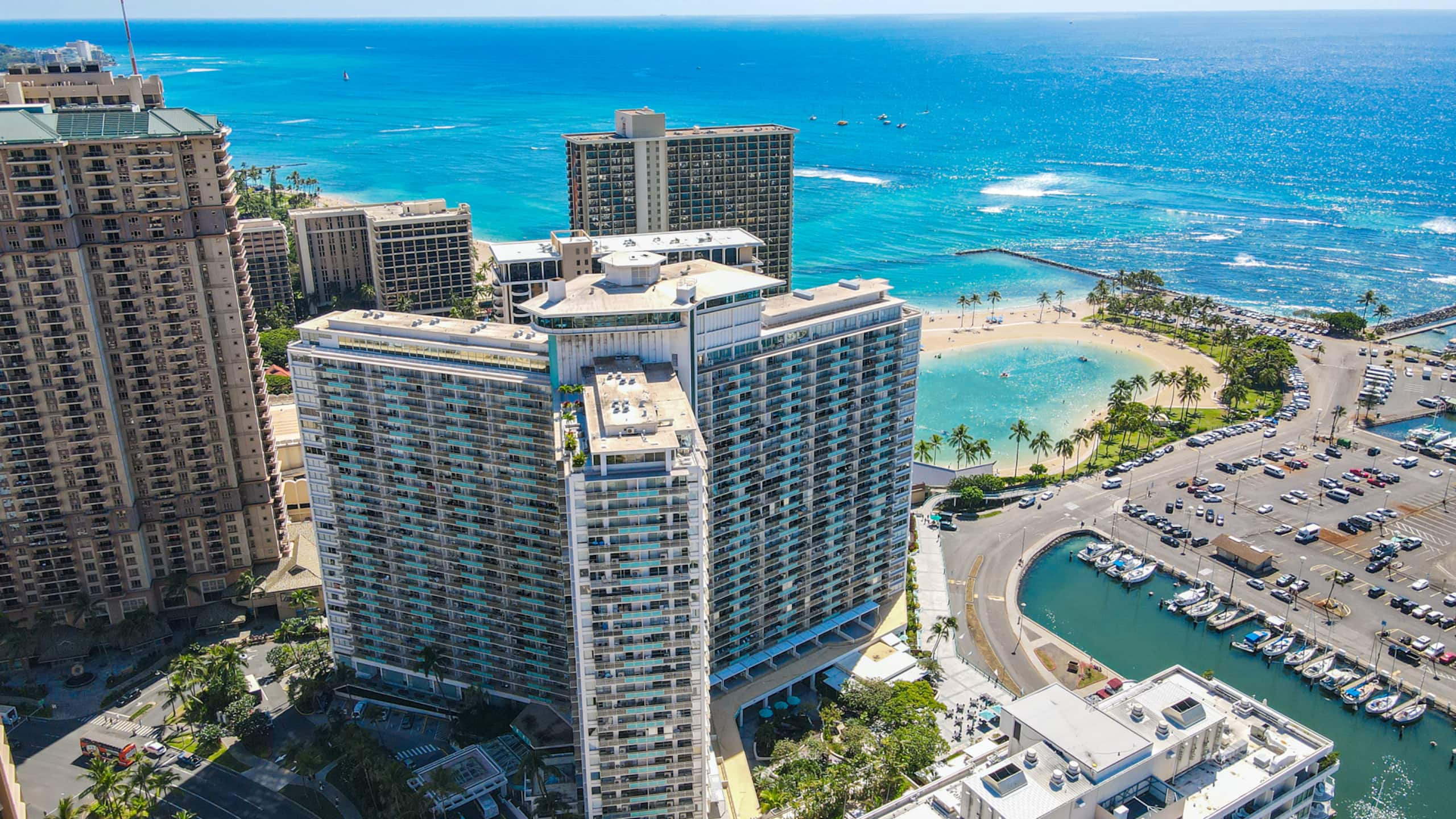 Luxury ocean view resort condo in Ilikai Hotel - Image 25