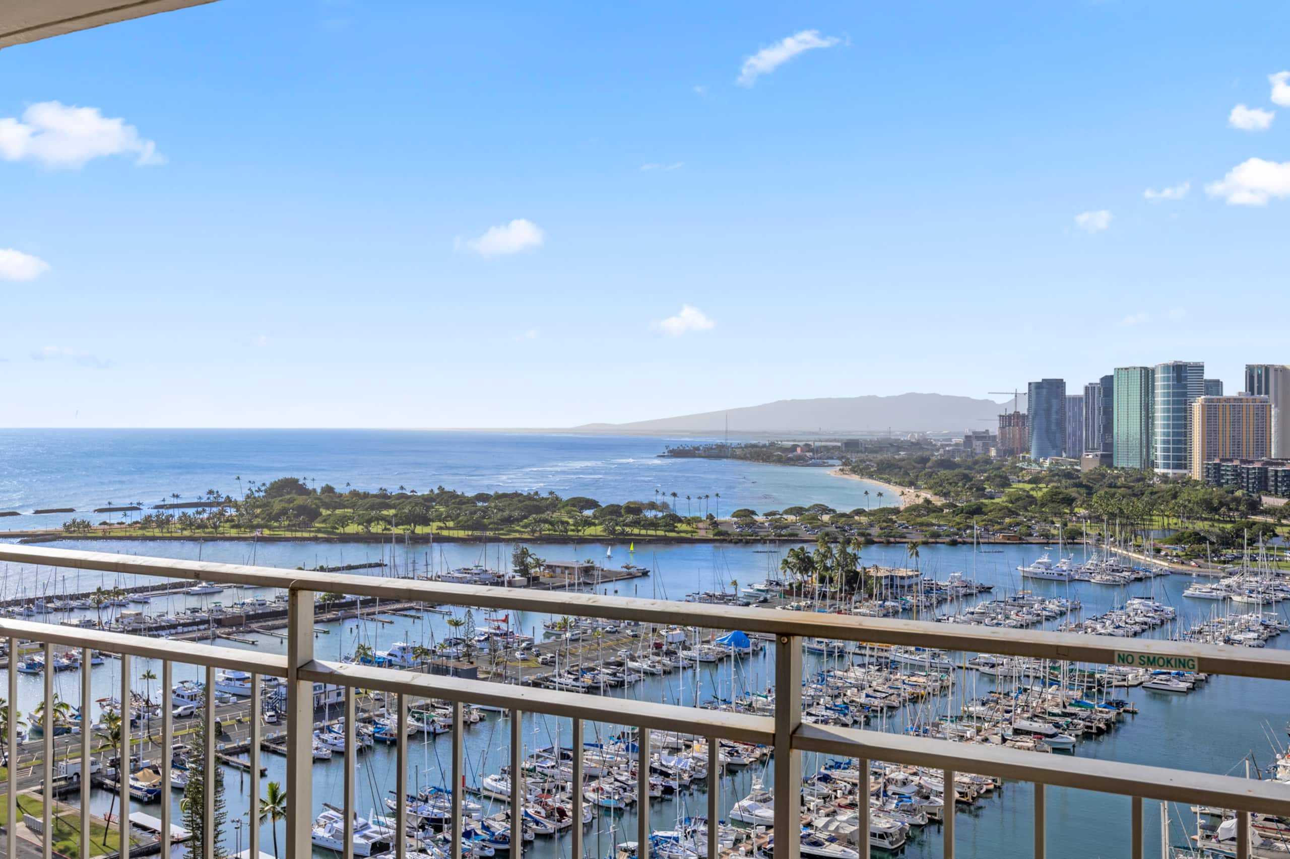 Luxury ocean view resort condo in Ilikai Hotel - Image 16