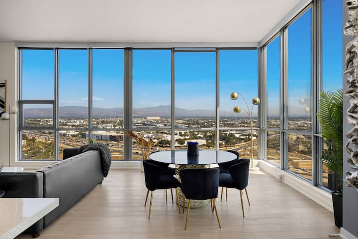 Lux Entertaining High-rise With An Insane View - Santa Ana, CA
