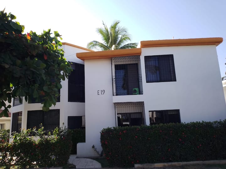 Club Santiago Condo | 100 Steps To Beach - Manzanillo, México