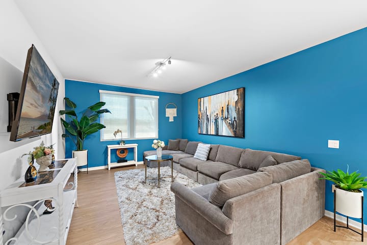 3 Beds Located At Promenade At Irvine Spectrum - Aliso Viejo, CA