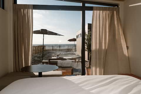 Popular Airbnb listing: Piatti Beach Suite 04 - second row in Boulevard Noord