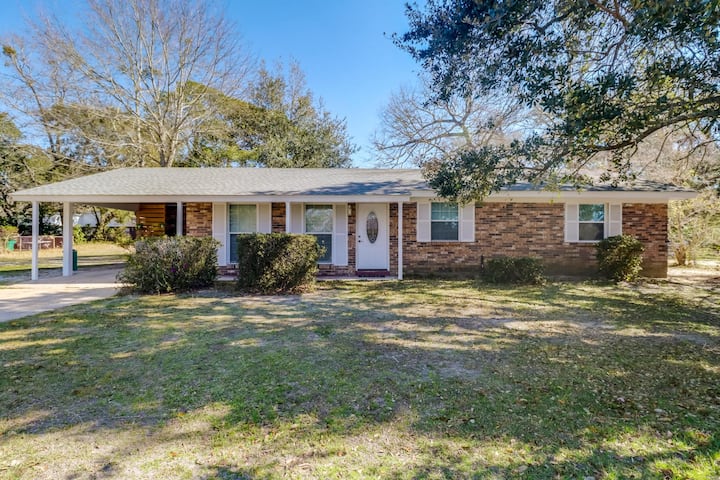 Coastal Charm Getaway *4br/2.5ba *Walk To Beach - Gulfport, MS