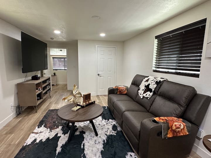 Historicaldowntown Stay2 Master Bedrooms! Dog Run! - Kingman, AZ