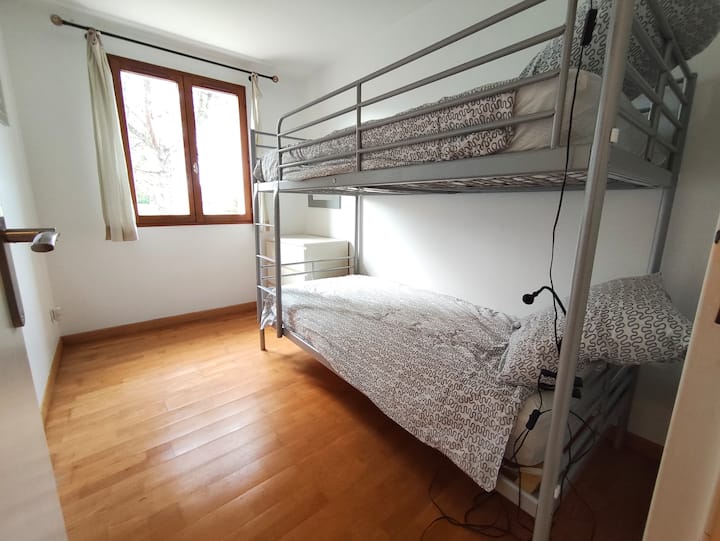 למעלה - חדר שינה לילדים - מיטות קומתיים 90 ס"מ