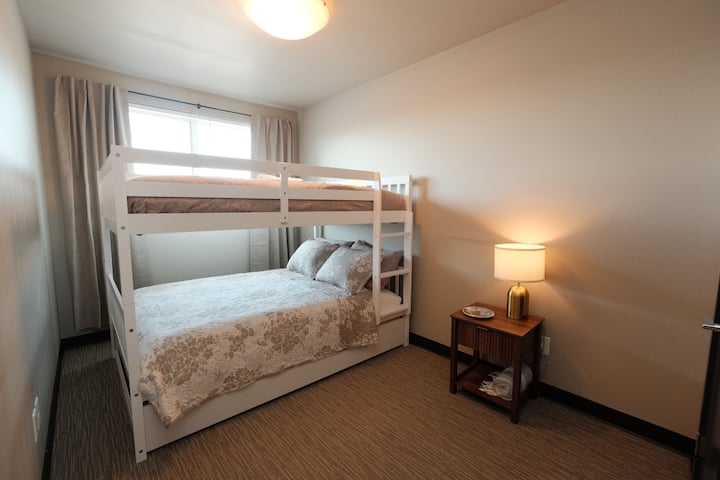 Recámara 3: dos camas matrimoniales y una cama nido extraíble. Capacidad para 5 personas