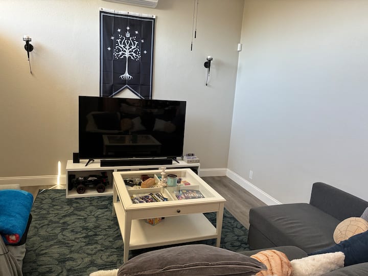 The Shire - Quiet Spacious Family Home - Banning, CA