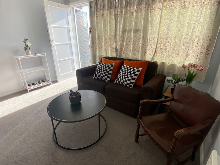 Central Comfortable Townhouse - A Humble Gem - Palmerston North
