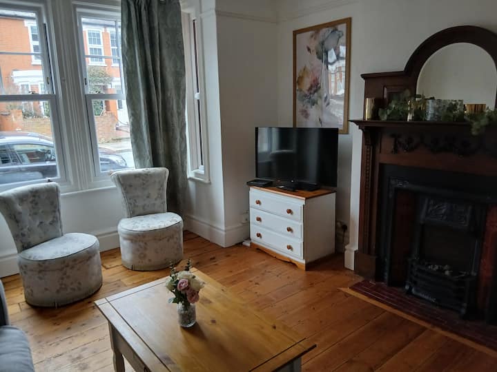 Spacious 4‑bedroom House, Garden & Hot Tub - Ipswich