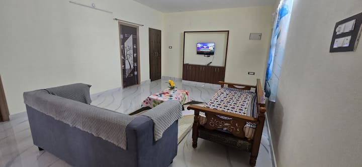 Double King Sized Bedroom (Ac) Large Living Room - Tirupati