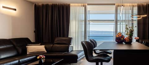 Top Airbnb: Modern, Stylish with Sea view & Garage; near Beach in Gradski Kotar Trstenik