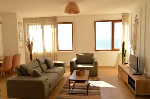 Successful Airbnb property: Sunrise Apartament Poserian Endless Blue in Bashkia Durrës