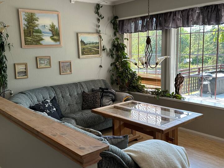 Landlig, Fredelig Hus Ute I Skogen. - Noruega