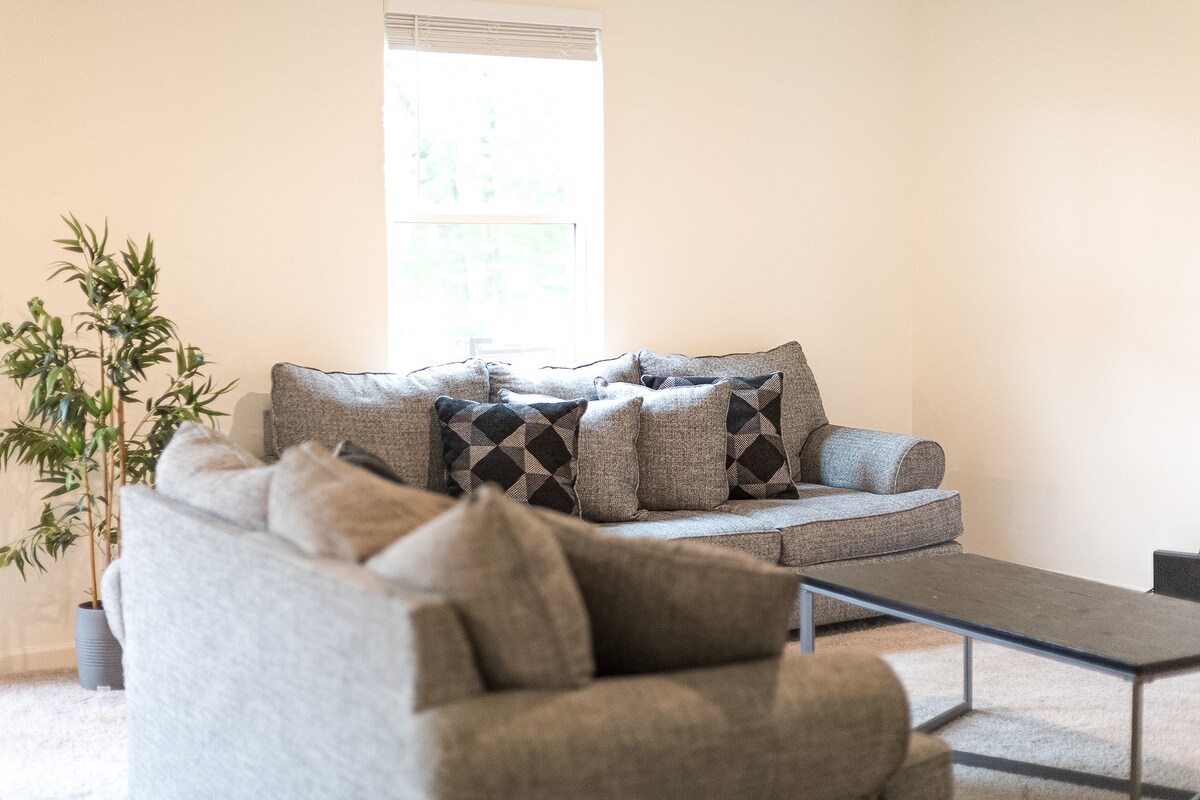 2BR Guest Suite •Private Bath • Near Chatue Elan