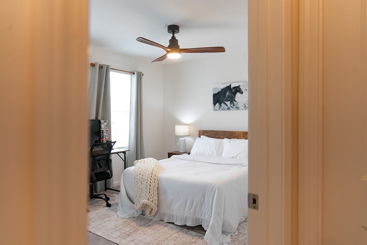 2BR Guest Suite •Private Bath • Near Chatue Elan