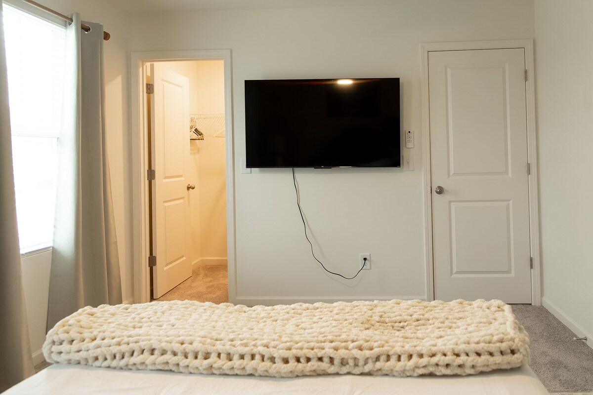 2BR Guest Suite •Private Bath • Near Chatue Elan