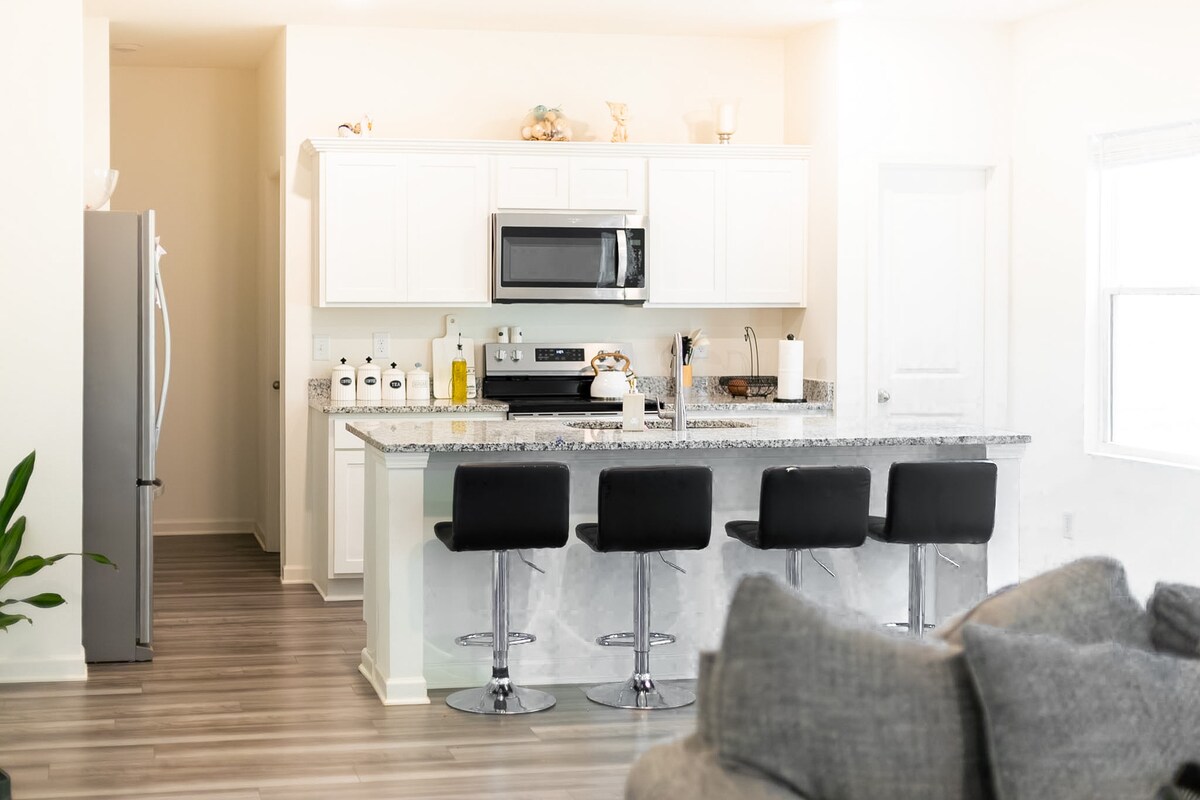 2BR Guest Suite •Private Bath • Near Chatue Elan