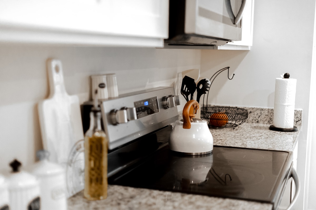2BR Guest Suite •Private Bath • Near Chatue Elan