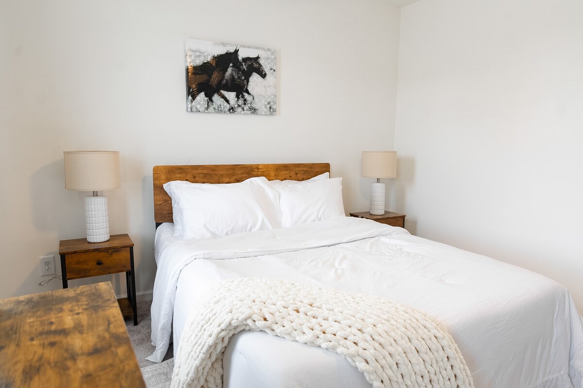 2BR Guest Suite •Private Bath • Near Chatue Elan