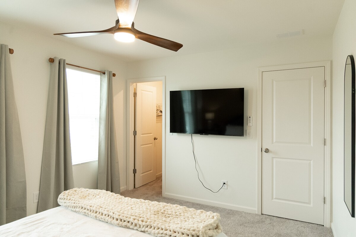 2BR Guest Suite •Private Bath • Near Chatue Elan