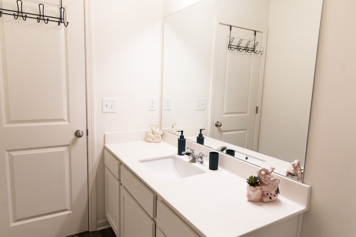 2BR Guest Suite •Private Bath • Near Chatue Elan