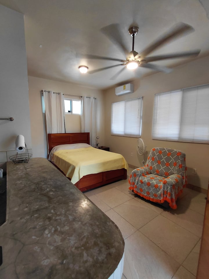 Quiet Studio With Sea Breezes Fully Furnished. - Belize