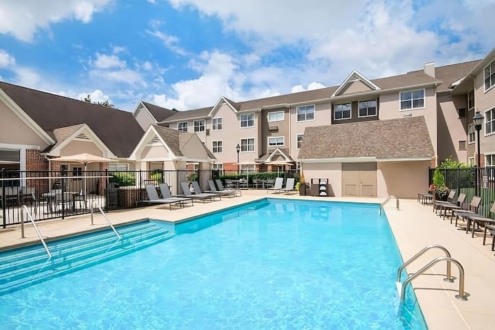 Historical Getaway! 4 Cozy 2br Suites W/ Pool! - Kennesaw, GA
