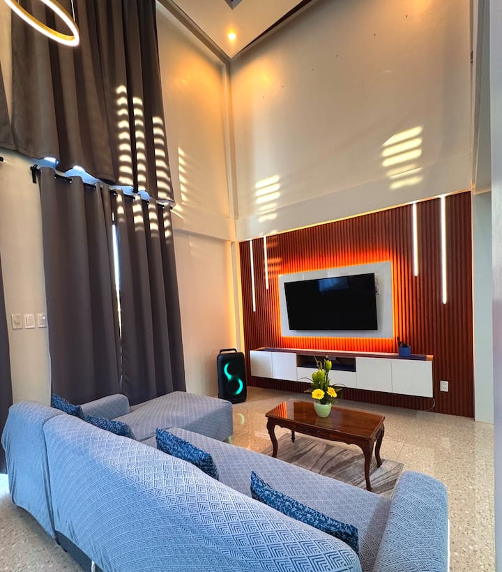Modern Loft Villa Stay Near Hundred Islands Park - Alaminos