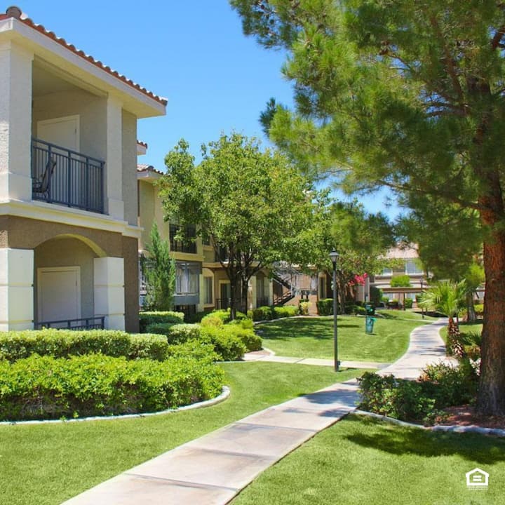 Avalon Seven Hills Condo Near Green Valley Ranch - Henderson, NV