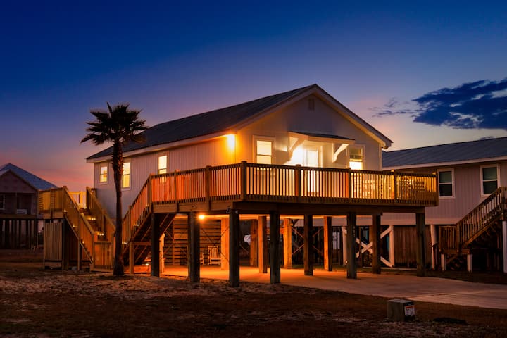 Josephine's Cottage • New Listing! Steps to Private Beach • Sleeps 6