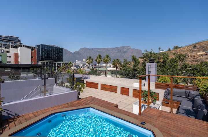 Your Serene Mountain Escape, Right In The City - Camps Bay