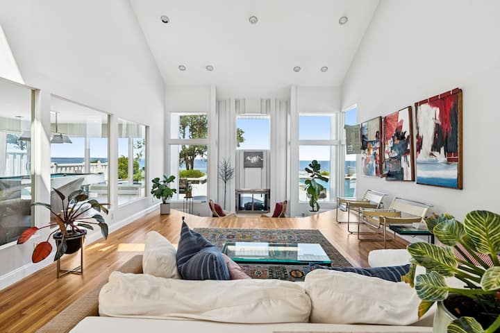 Coastal Sanctuary: Pool & Private Beach Access - Oyster Bay, NY