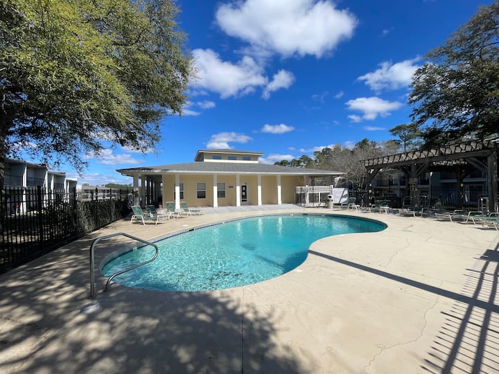 Oak Glen Marina Condo Unit 37 | 30+ Night Min Stay - Ocean Springs, MS