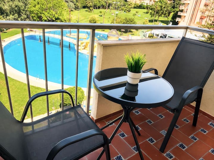 Bright Poolside Studio · Walk To Beach - Benalmádena