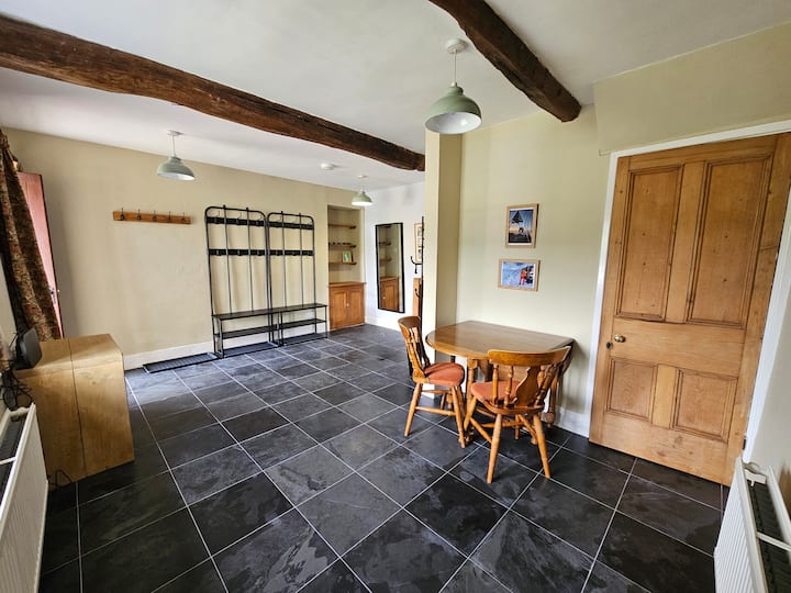 Spacious 3 Double Bedroom 18th Century Cottage - Ulverston