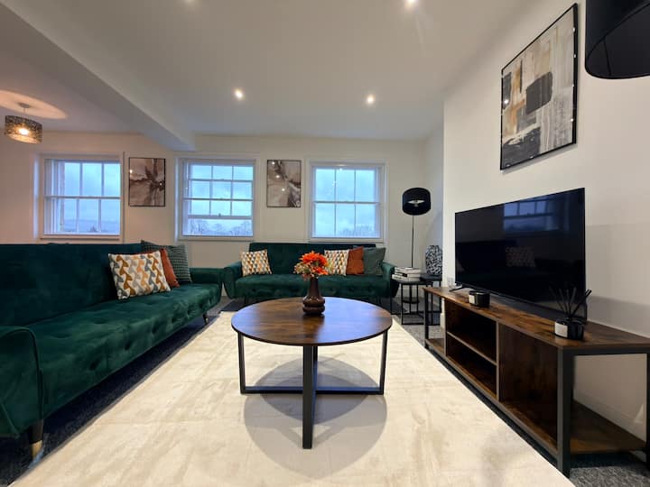 Lux 2br Penthouse Cheltenham Town Centre + Parking - Cheltenham