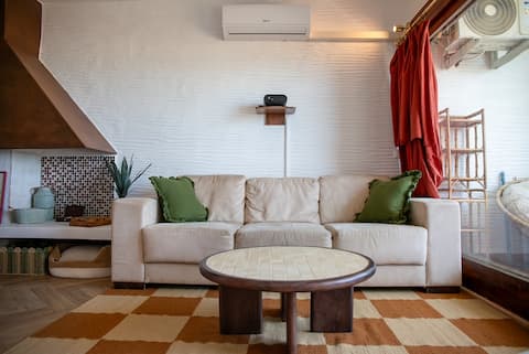 Top performing Airbnb: Oceanfront first line in Saint Cyprien