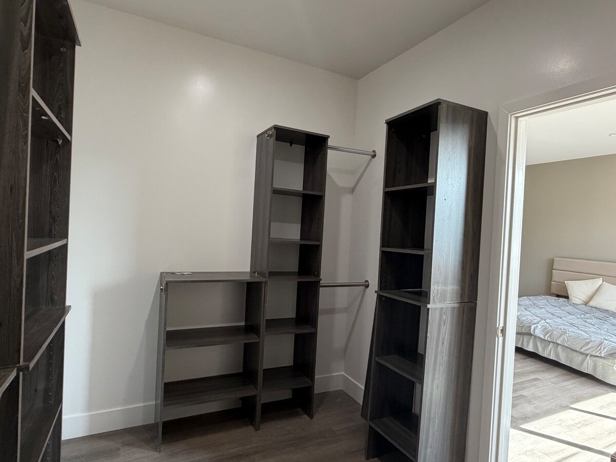 Upscale SJ Townhome | Game Room, Gym & Work Setup