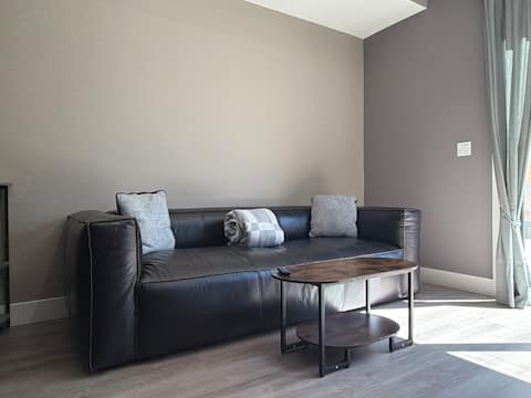 Successful Airbnb property: Upscale SJ Townhome | Game Room, Gym & Work Setup in San Jose University